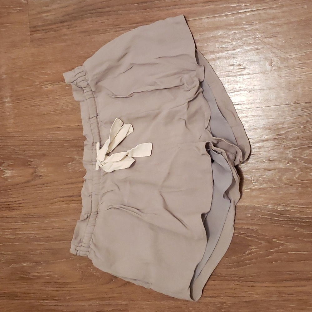(M) Aritzia Wilfred Allant Shorts With Pockets Tie Waist Neutral Relaxed Fit